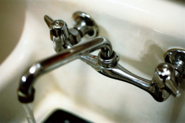 8 советов по выбору смесителя для мойки и ванной