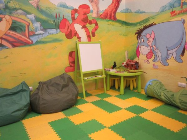 Что такое мягкий пол для детской комнаты и как его выбрать