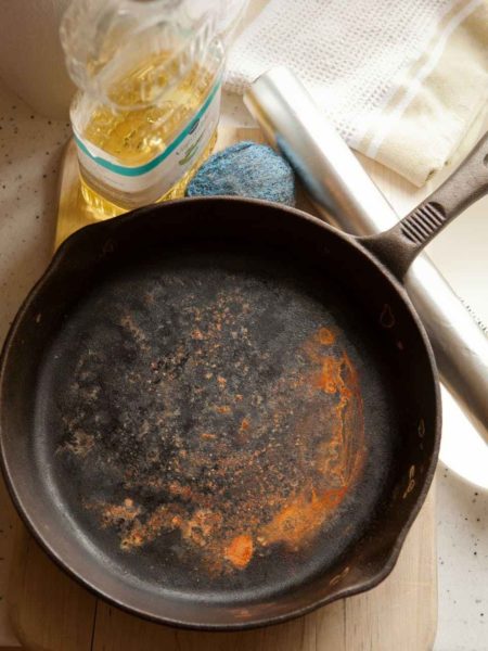 Как убрать ржавчину на чугунной сковороде в домашних условиях