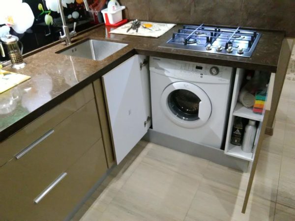 Плюсы и минусы размещения стиральной машины на кухне