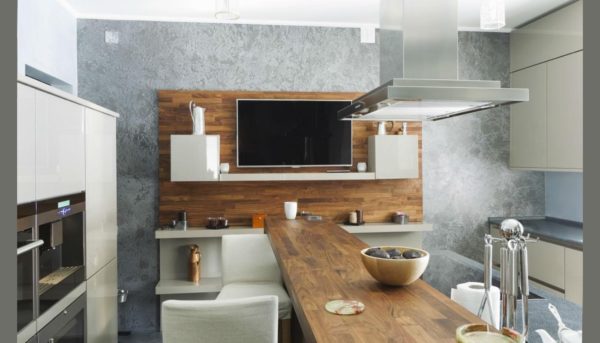Где и как разместить телевизор на кухне