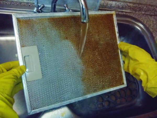 5 проверенных способов очистки вытяжки от жира и пыли