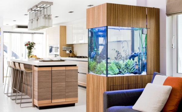 Подбираем аквариум в интерьер современной гостиной