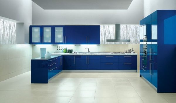 Голубая кухня - спокойный и уютный дизайн