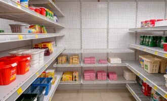 Пластиковые стеллажи: легкий и практичный способ навести порядок