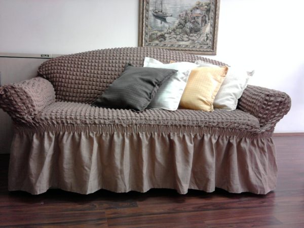 Выбираем красивую и практичную накидку на диван
