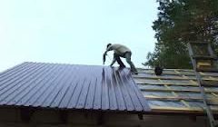 как крепить профнастил на крышу