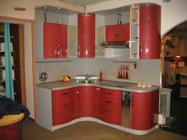 Мебель с радиусными фасадами как часть интерьера кухни