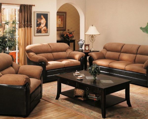 Правильное сочетание коричневого дивана с интерьером