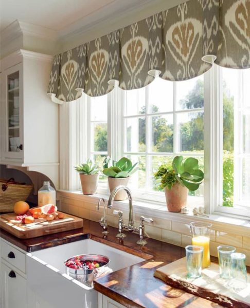 Какие шторы лучше всего подходят для окон на кухне