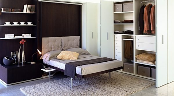 Как сэкономить место в тесной спальне с помощью кровати-шкафа