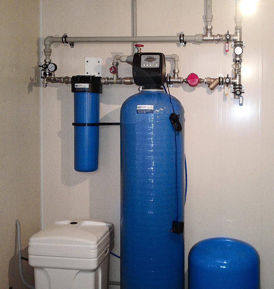 Фильтры умягчения воды для дома. Умягчитель для коттеджа. Система умягчения воды. Умягчители воды для коттеджей. Система умягчения воды для коттеджа.