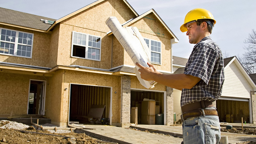 Строительство дома: почему стоит доверить работу профессионалам?