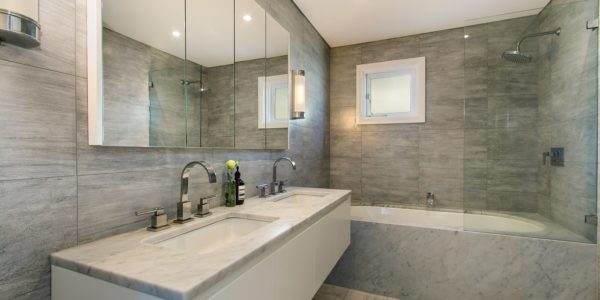 6 популярных материалов для отделки ванной